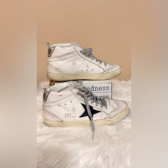 Golden Goose White Sneakers with Black Star and Silver Accents - Picture 4 of 9